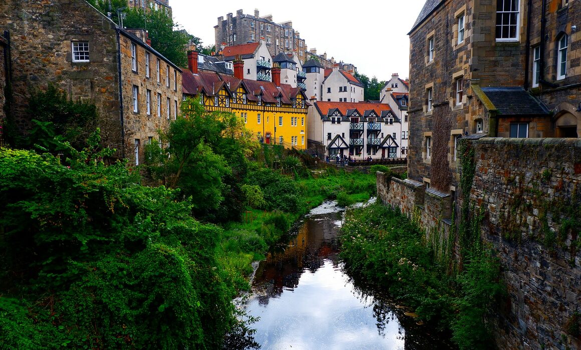 Deep Cleaning Your Holiday Rental Post-Edinburgh Fringe